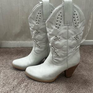 GUC size 6.5 heeled cowboy boots
